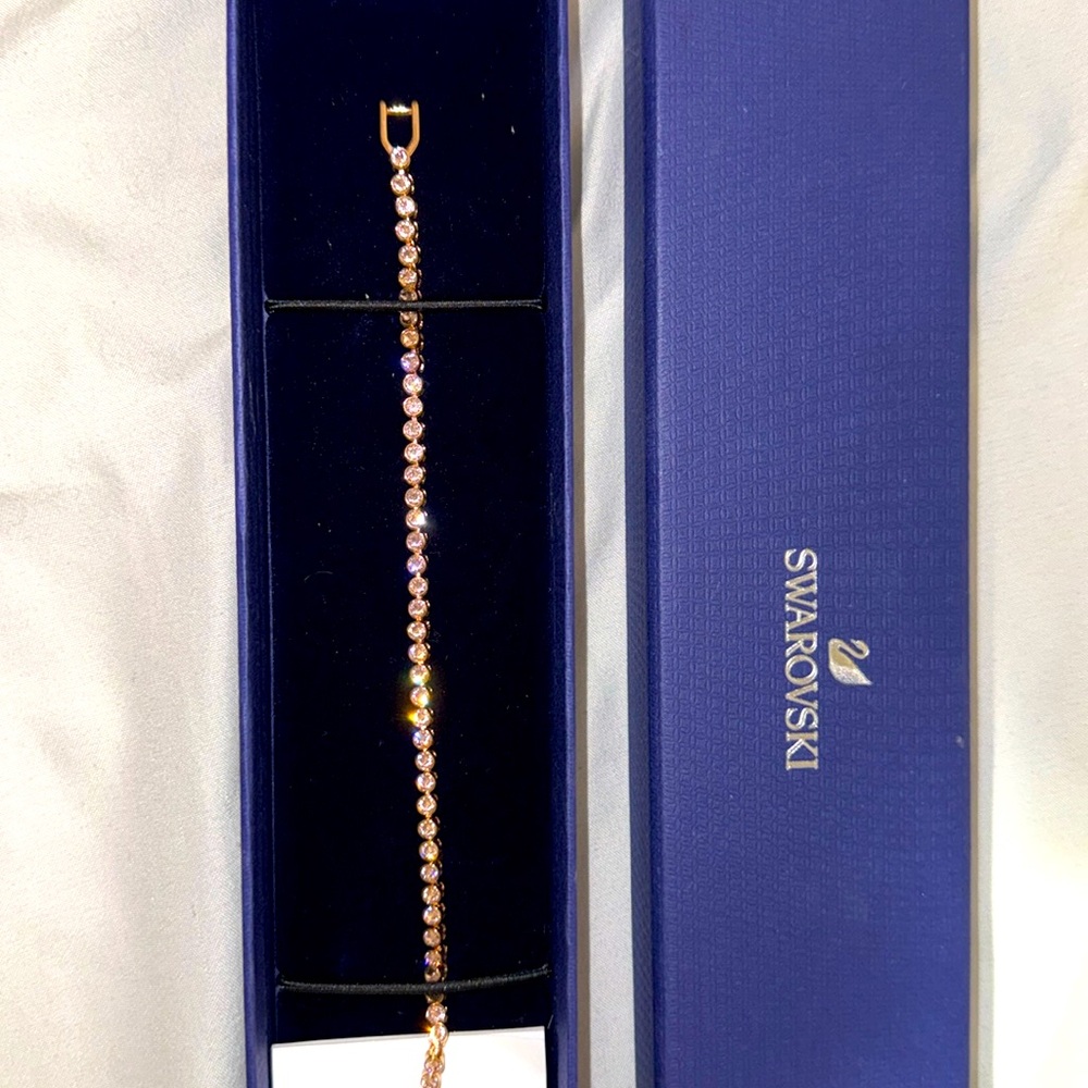 SWAROVSKI
Imber Emily Tennis bracelet
Round cut, Pink, Rose gold-tone plated
